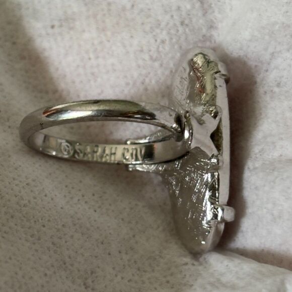 Vintage 70's Sarah Coventry Oval Hematite Healing Crystal Adjustable Ring 1"x.5" - Picture 2 of 8